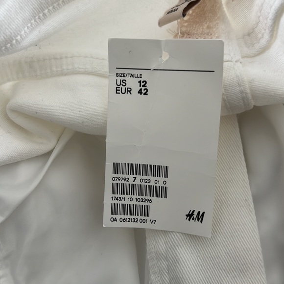 H&M Scalloped Denim Skirt - Picture 2 of 2